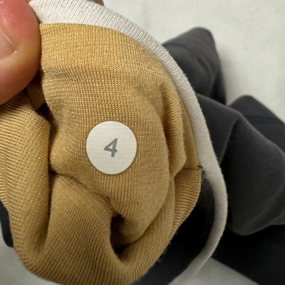 Lululemon Reverse Groove Short - Picture 6 of 6